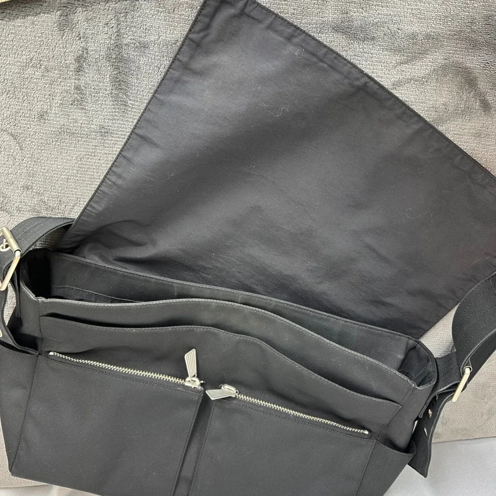GAP Black‎ Messenger Shoulder Bag Adjustable Strap Flap Nylon Lined